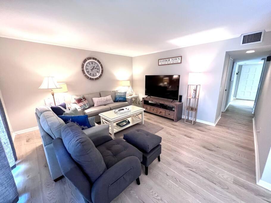 New Pics! Harbour Town 3Br/3Ba - Pool Access - Book Now Villa Hilton Head Island Exterior photo